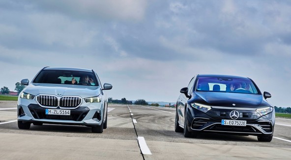 Zaenkrat ni razlogov za sproščenost voznikov: ADAC test dveh asistenčnih sistemov pri vozilih znamk BMW in Mercedes-Benz