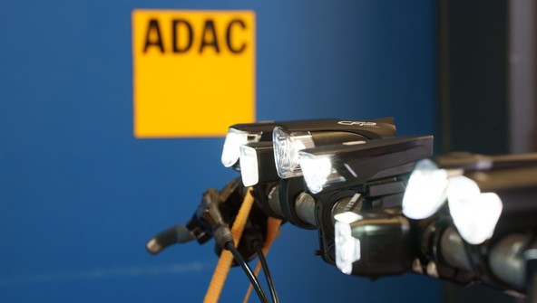 ADAC test kolesarskih svetilnih teles: Najboljša svetilna telesa nastajajo pri znamki Fischer
