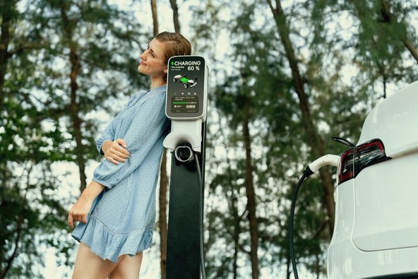 Najpogostejša vprašanja o polnilnih postajah za elektro vozila – vse, kar morate vedeti!