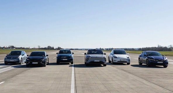 Raziskava kluba ADAC: Opozorila o praznih akumulatorjih bodo pravočasna