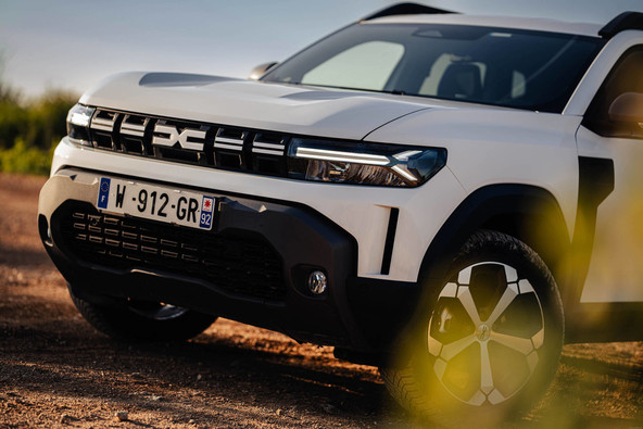 NOVA PONUDBA POGONSKIH SKLOPOV ZA DUSTER IN BIGSTER: TUDI HIBRID NA AVTOPLIN S 4X4 IN SAMODEJNIM MENJALNIKOM