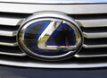 KO SE AVTOMOBILSKI DIZAJN SREČA Z MODO: LEXUS IN FAKULTETA ZA DIZAJN Z EDINSTVENIMI KREACIJAMI NA LJUBLJANSKEM TEDNU MODE