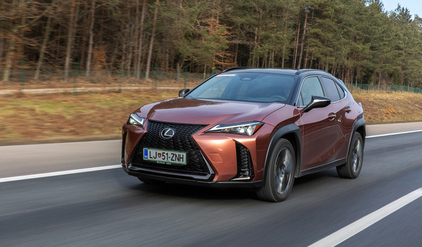 Lexus UX 300h F sport design: Tako malo po svoje