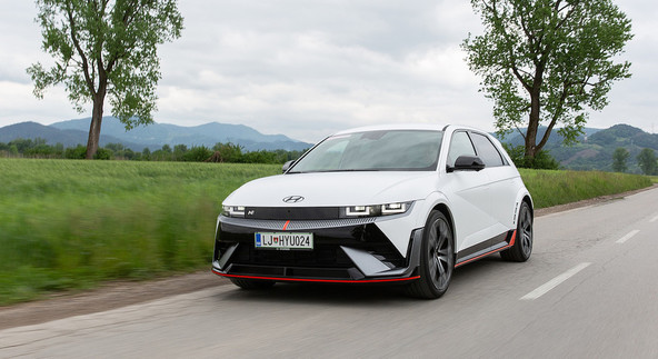 Hyundai ioniq N performance: Klasično udobje in zmogljivosti superšportnika