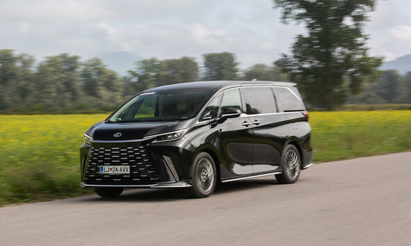 Lexus LM 2.5 TNGA HEV luxury: Poslovni razred