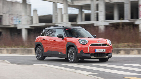 Mini aceman SE: Mini, kot ga še ni bilo